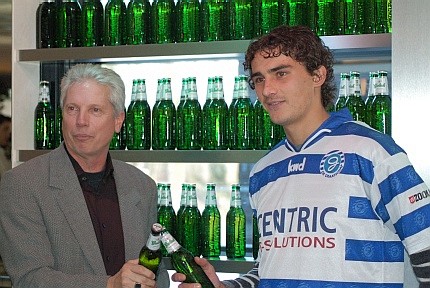 Girts Karlsons with sport-director Han Berger (De Graafschap)